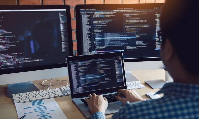 数据科学选型：R与Python如何赋能察哈尔右翼后旗网站建设？